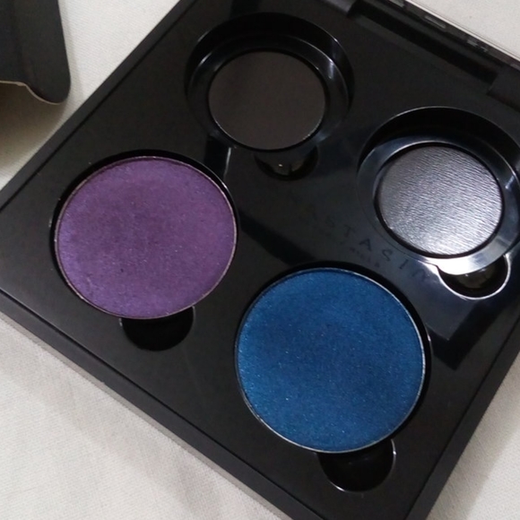 MUG + Colourpop Eyeshadows Anastasia Quad Palette - Picture 3 of 5